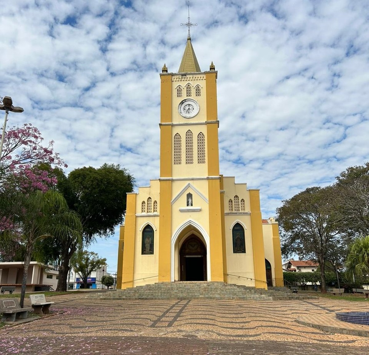'Sentimento de impotência, de ter sido violado, ultrajado', diz padre de igreja que teve itens religiosos furtados durante a madrugada