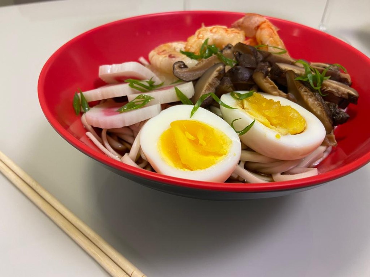 Com camarão e cogumelos, Udon é prato tradicional da culinária japonesa