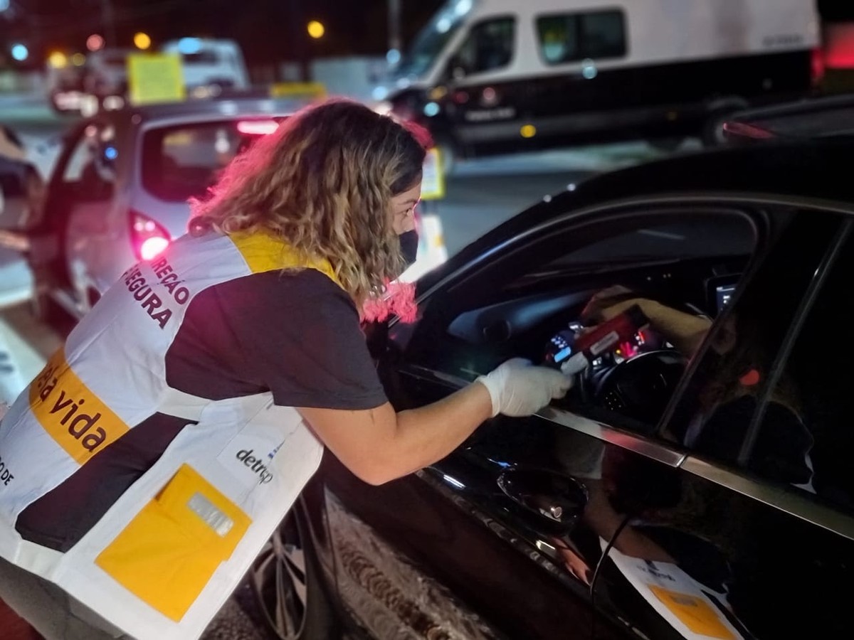 Mais de 30 motoristas são autuados por recusa ao teste do bafômetro durante Operação Direção Segura, no Parque do Povo