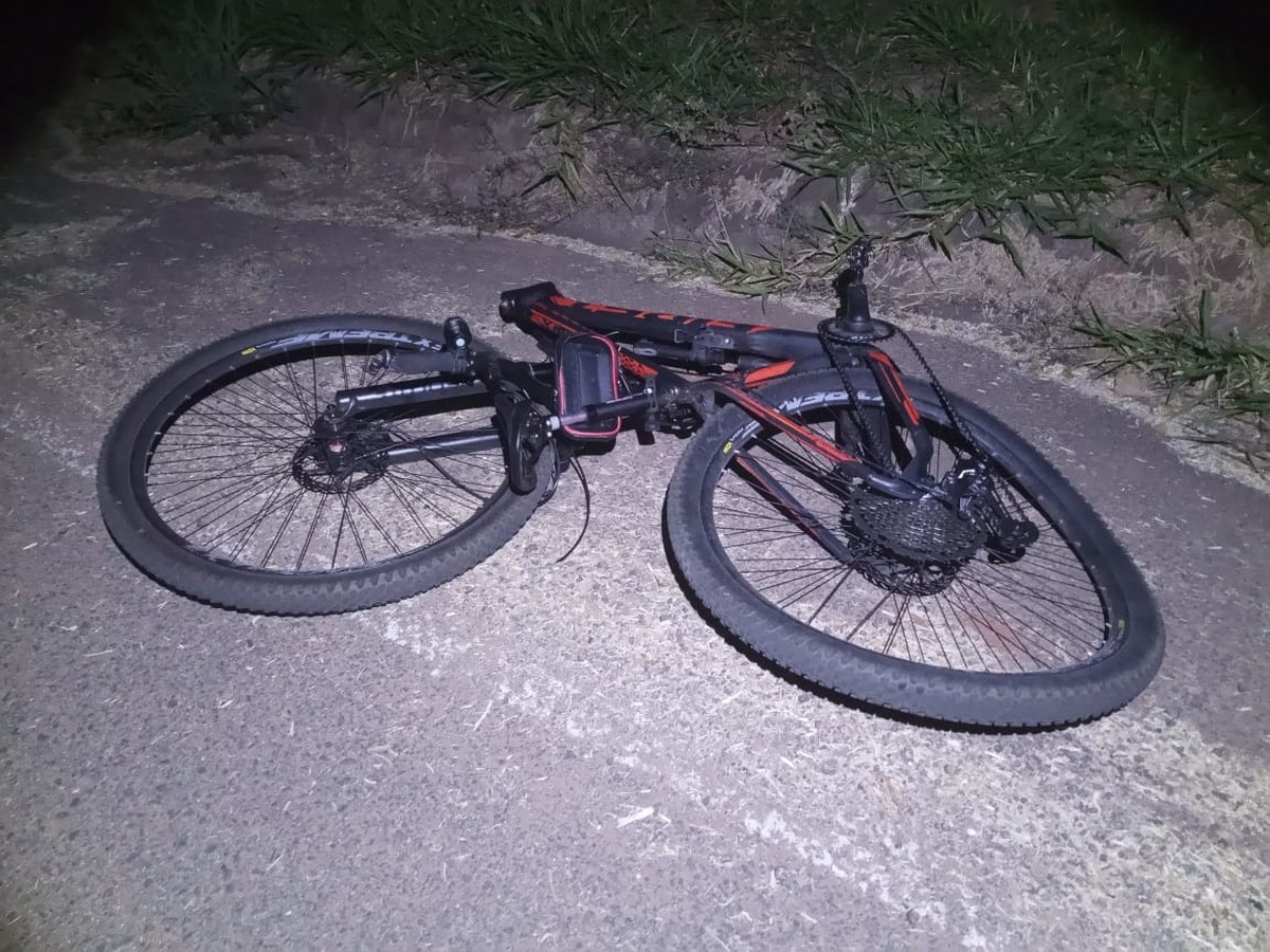 Acidente entre bicicleta e motocicleta deixa dois homens feridos na Estrada Vicinal Roberto Romanini, em Osvaldo Cruz