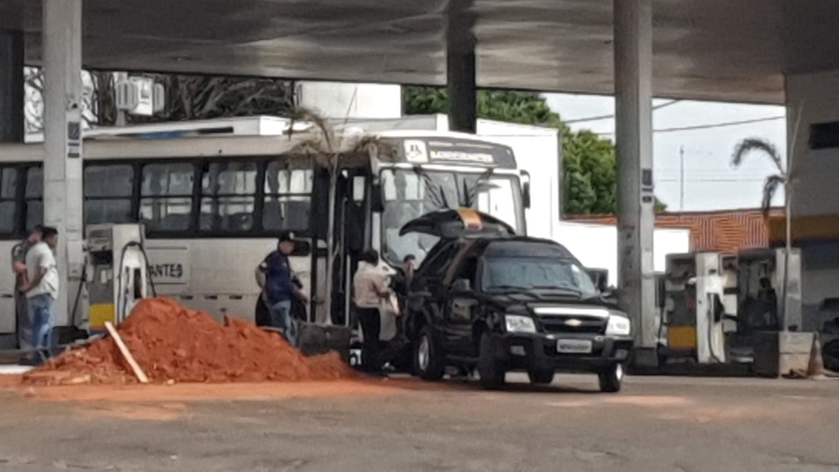 Homem é encontrado morto dentro de ônibus alugado, em Regente Feijó