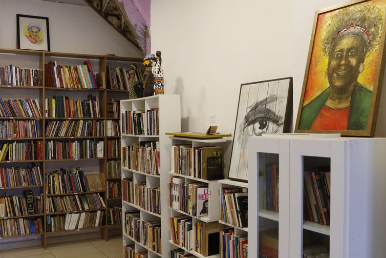 Rio de Janeiro (RJ), 20/07/2023 - A escritora Conceição Evaristo lança a Casa Escrevivência, um espaço aberto ao público com biblioteca, no Largo da Prainha. Foto: Fernando Frazão/Agência Brasil