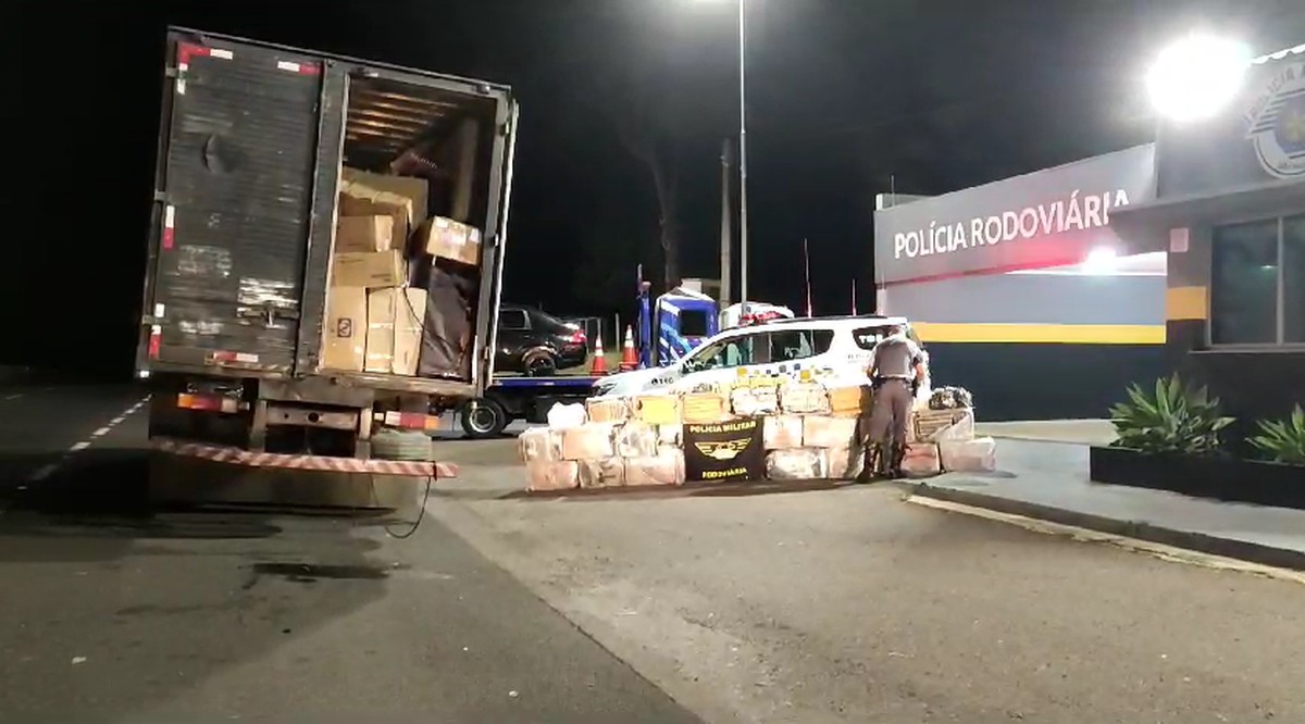 Homem é preso com uma tonelada de maconha escondida em caminhão de mudança, em Presidente Venceslau