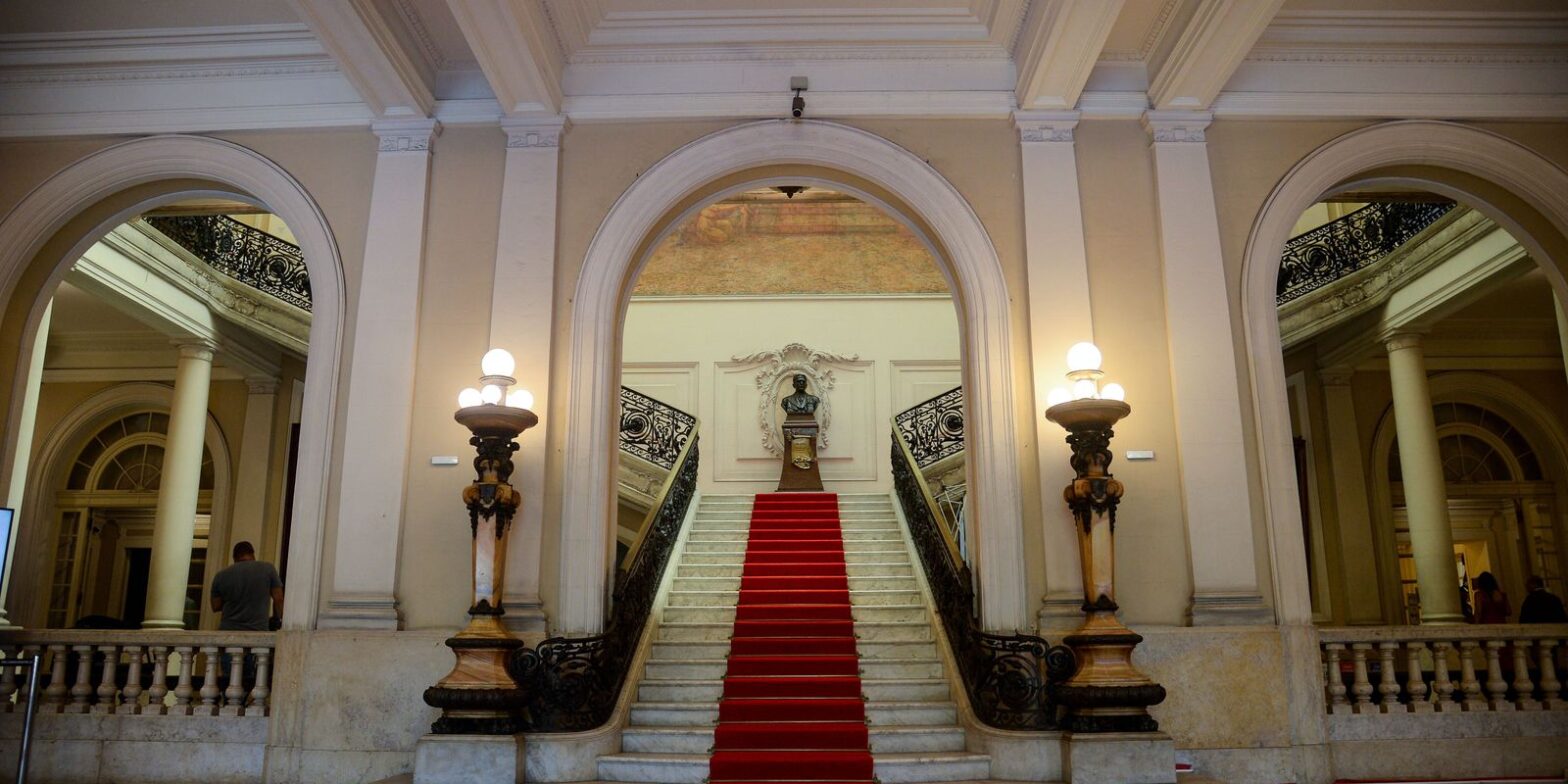 100 anos do Palácio Pedro Ernesto: Gaiola de Ouro ou Casa do Povo?