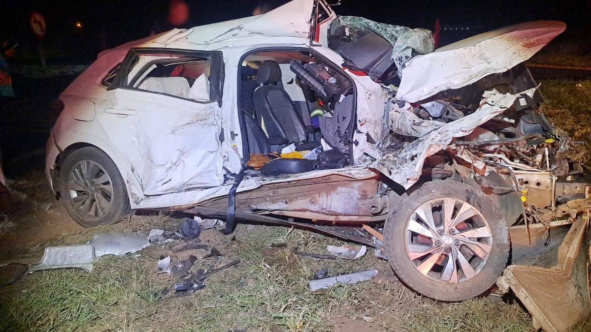 Batida entre caminhão e carro mata duas pessoas na Rodovia Brigadeiro Eduardo Gomes, em Rancharia