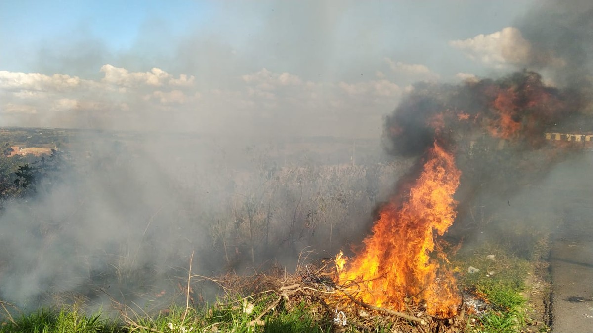 Fogo consome 80 m² em área urbana do Parque Alexandrina, em Presidente Prudente