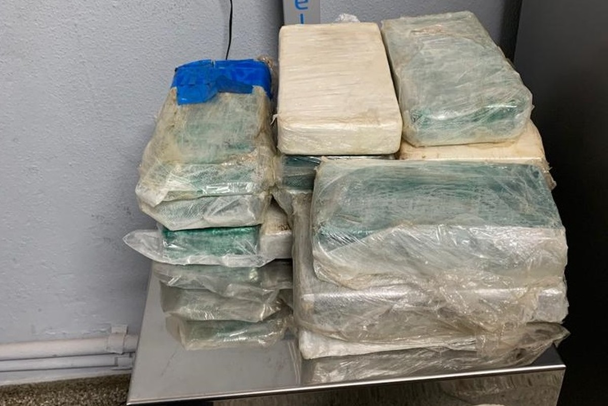 Casal é preso ao transportar mais de 30 kg de crack no banco traseiro de carro, em Presidente Prudente
