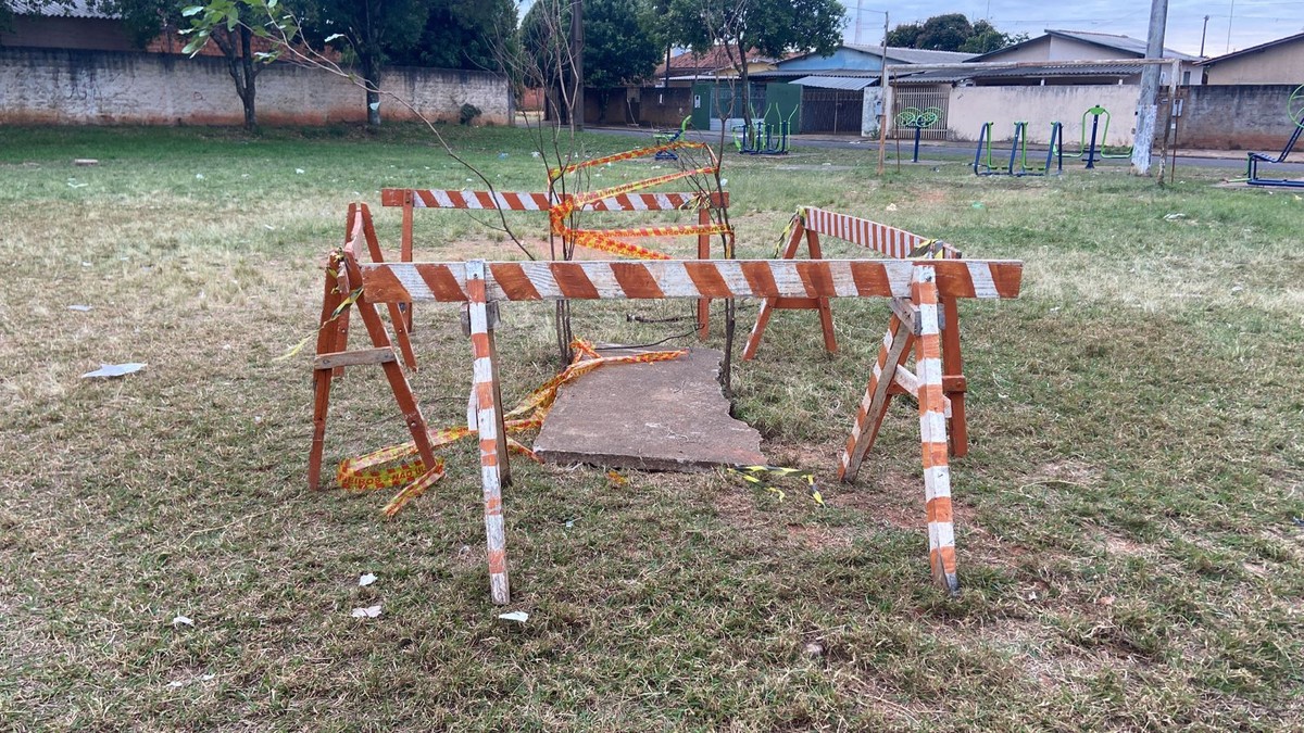 Criança de sete anos cai em buraco com oito metros de profundidade em campo de futebol, em Martinópolis | Presidente Prudente e Região