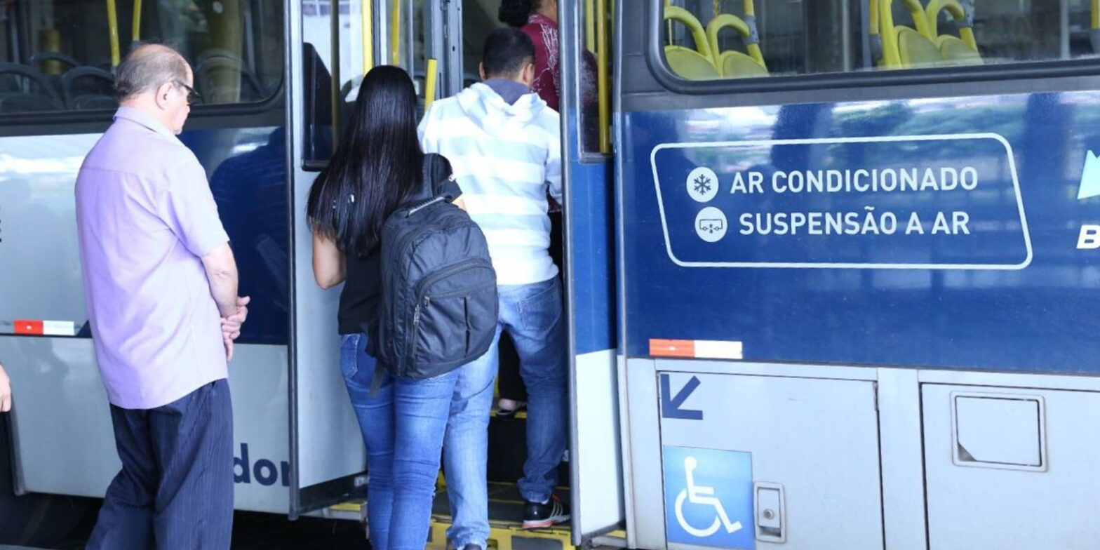 Gratuidade nos ônibus das linhas em favelas em BH passa a ser lei