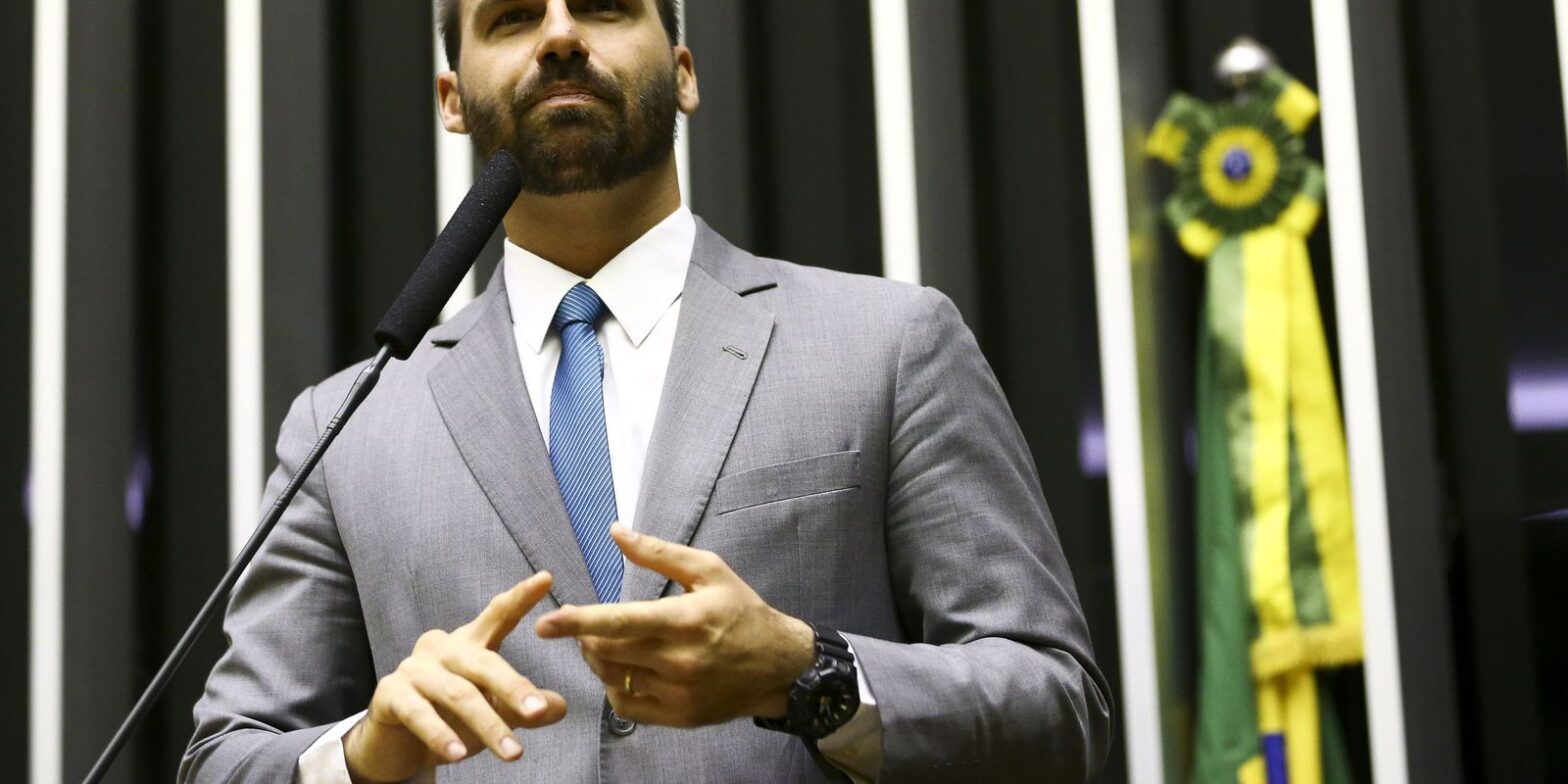 Ministro determina à PF que analise ofensas contra professores