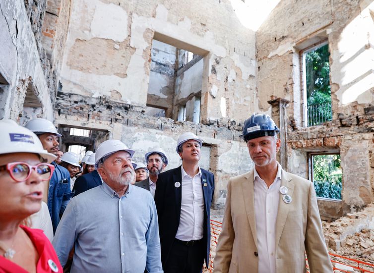 23.03.2023 - Presidente da República, Luiz Inácio Lula da Silva, durante visita guiada às obras de reconstrução do Museu Nacional.  Quinta da Boa Vista, São Cristóvão – Rio de Janeiro - RJ.  Foto: Ricardo Stuckert/PR
