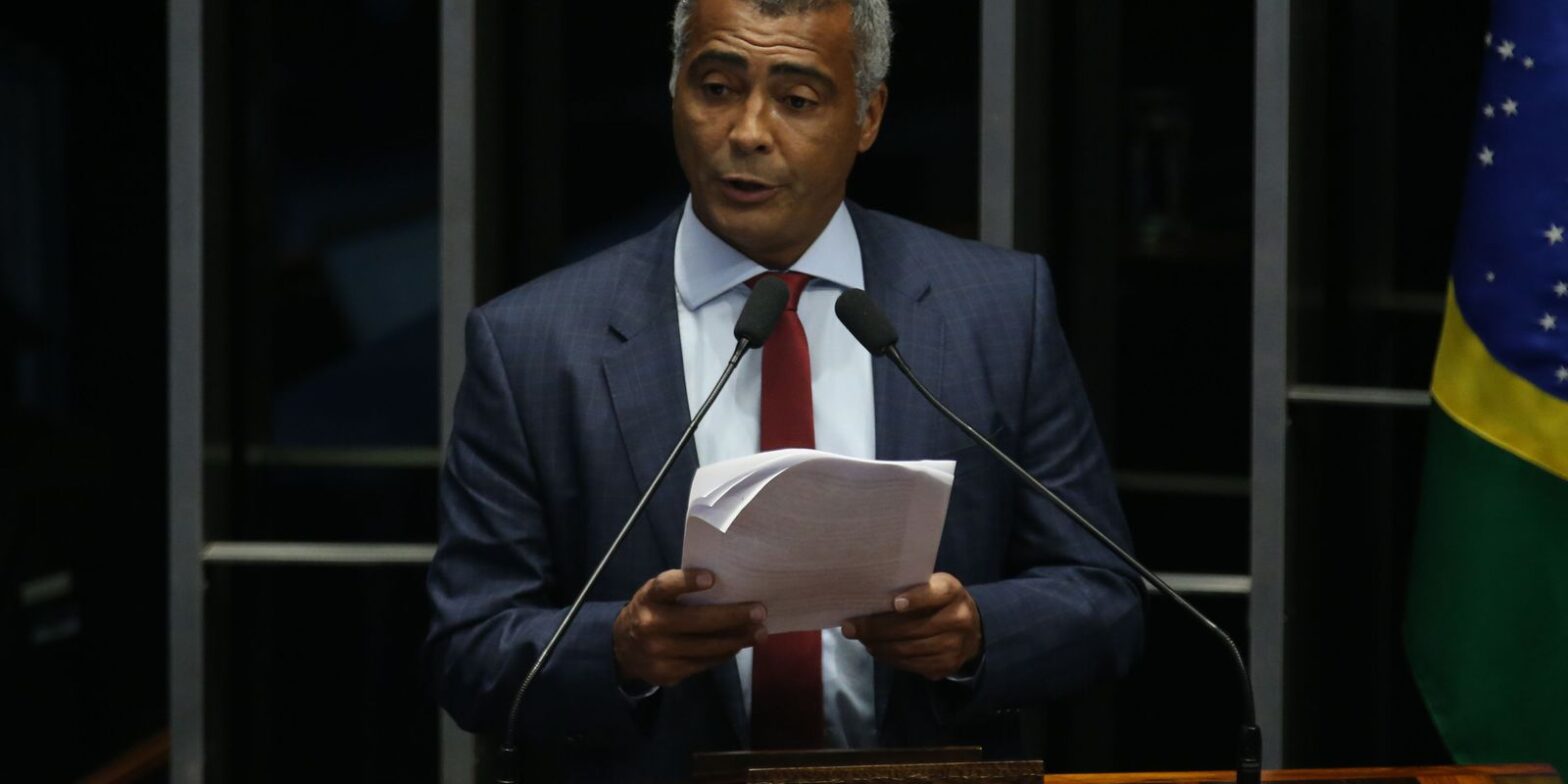 Romário é internado com infecção intestinal