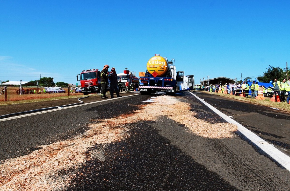 Simulação de acidente de trânsito com carga perigosa irá alterar tráfego de veículos em marginal da Rodovia Raposo Tavares, em Presidente Venceslau; veja a rota | Presidente Prudente e Região