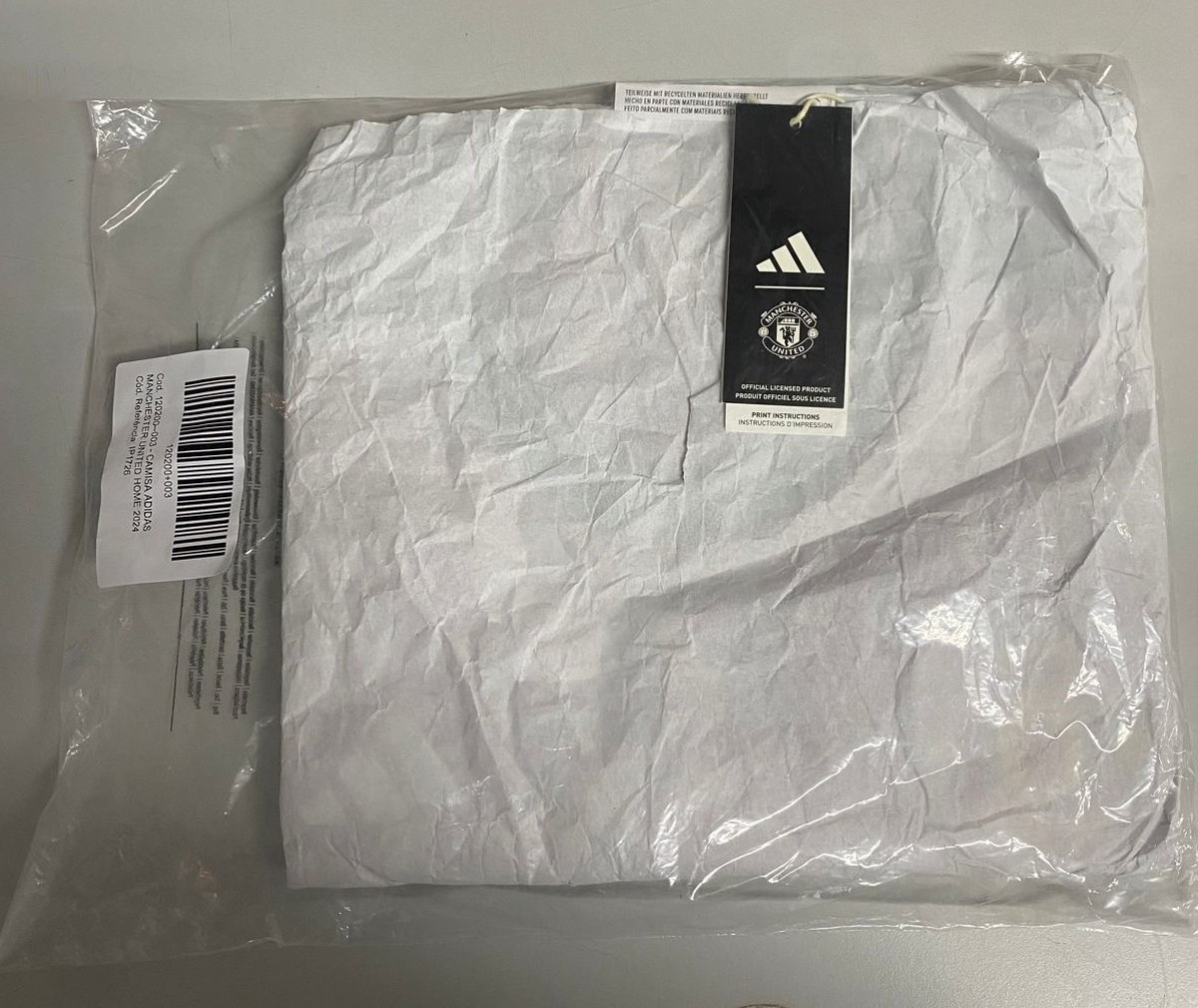 Funcionário de loja virtual de artigos esportivos é preso após furtar camiseta de time de futebol, em Presidente Prudente