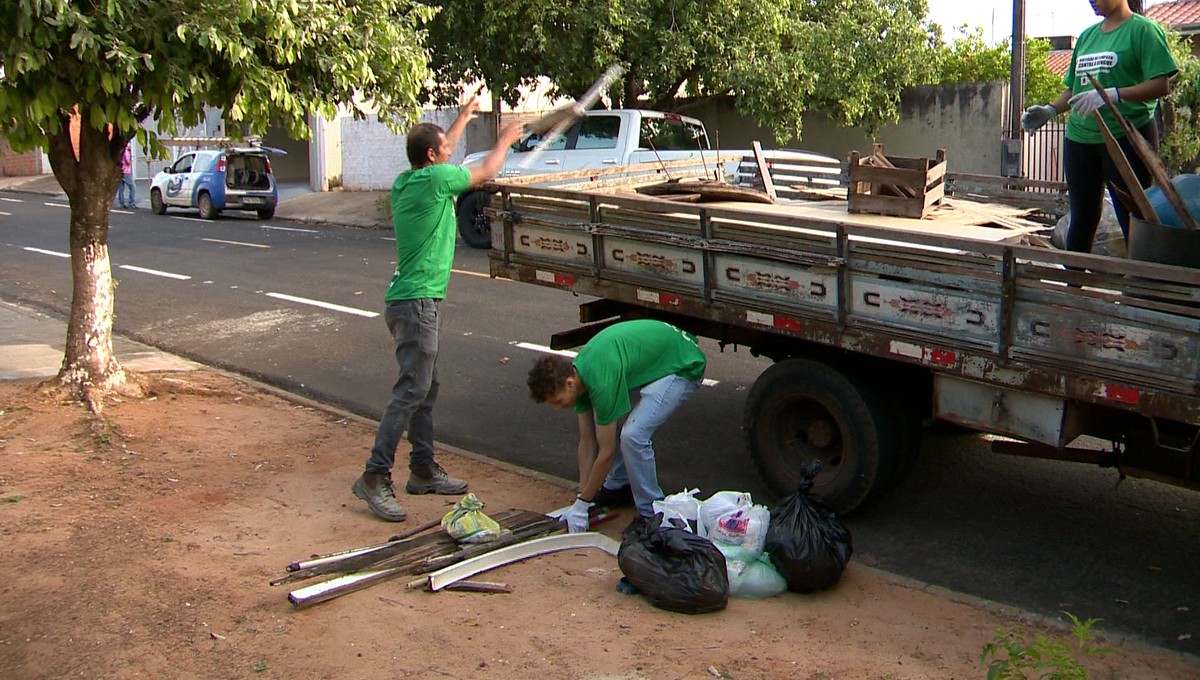 Mutirão de limpeza contra o mosquito Aedes aegypti percorre todos os bairros de Dracena