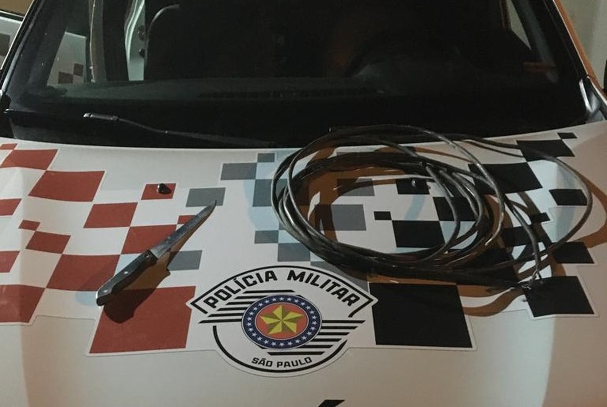 Idoso é preso após furtar fios de cobre de refletores de campo de futebol, em Osvaldo Cruz