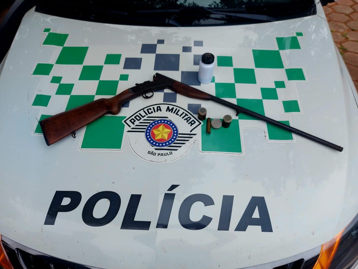 Com espingarda em plantel, criador de pássaros é preso por posse ilegal de arma de fogo, em Tarabai