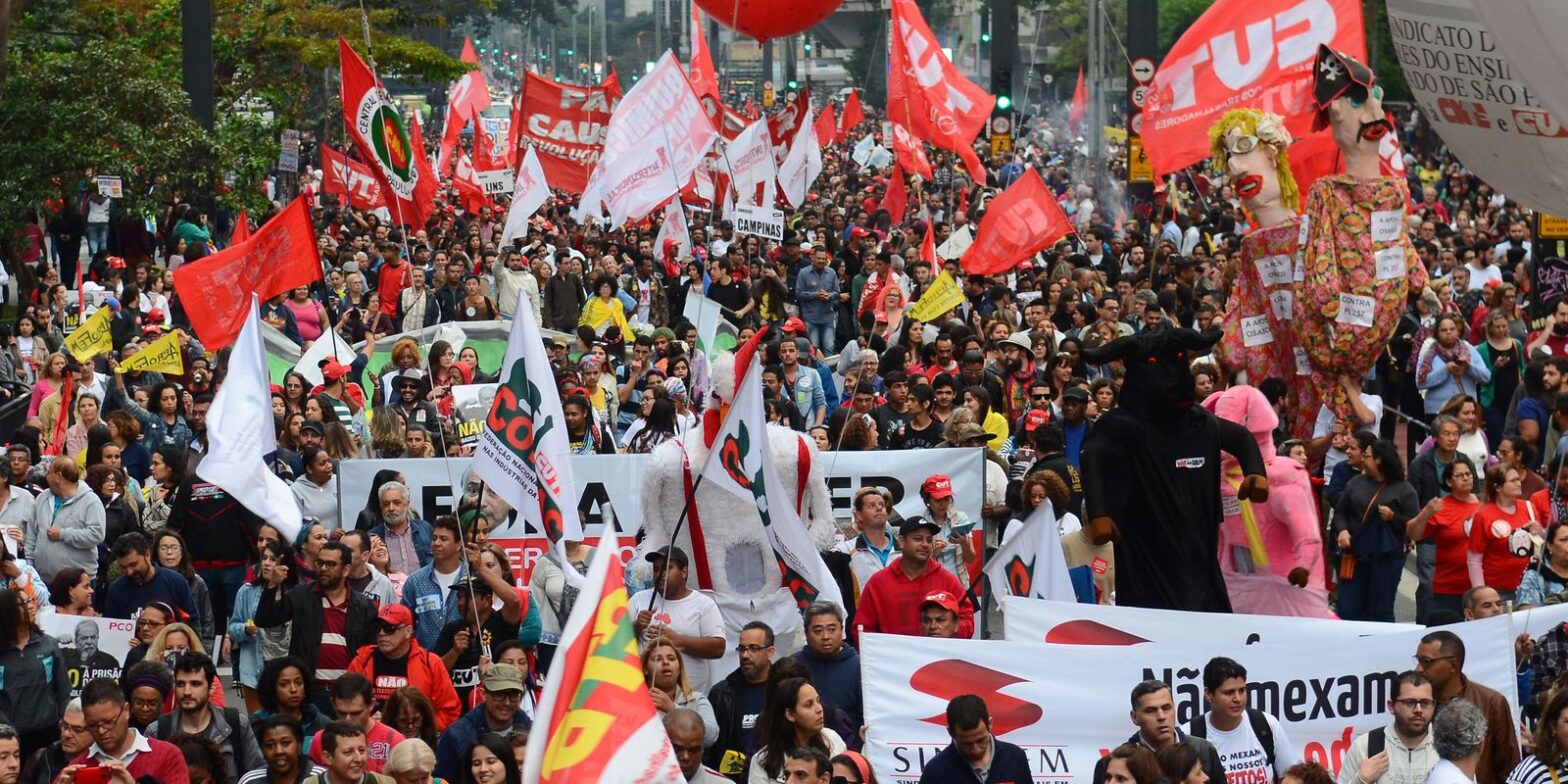 CUT completa 40 anos com desafio de garantir direito do trabalhador