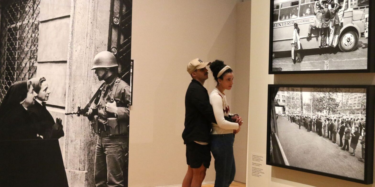 Exposição traz fotos de Evandro Teixeira sobre golpe militar no Chile