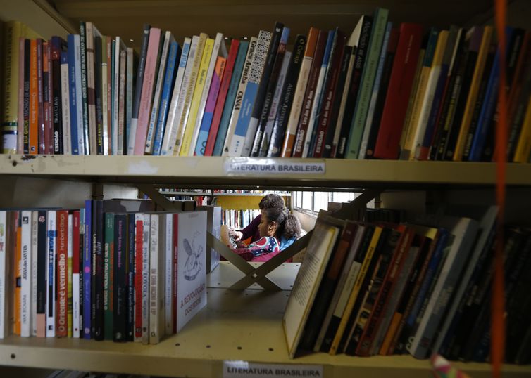 São Paulo SP 25/08/2023   - Biblioteca Comunitária Djeanne Firmino na Zona Sul da cidade. Mediadora de Leitura. Foto: Paulo Pinto/Agência Brasil