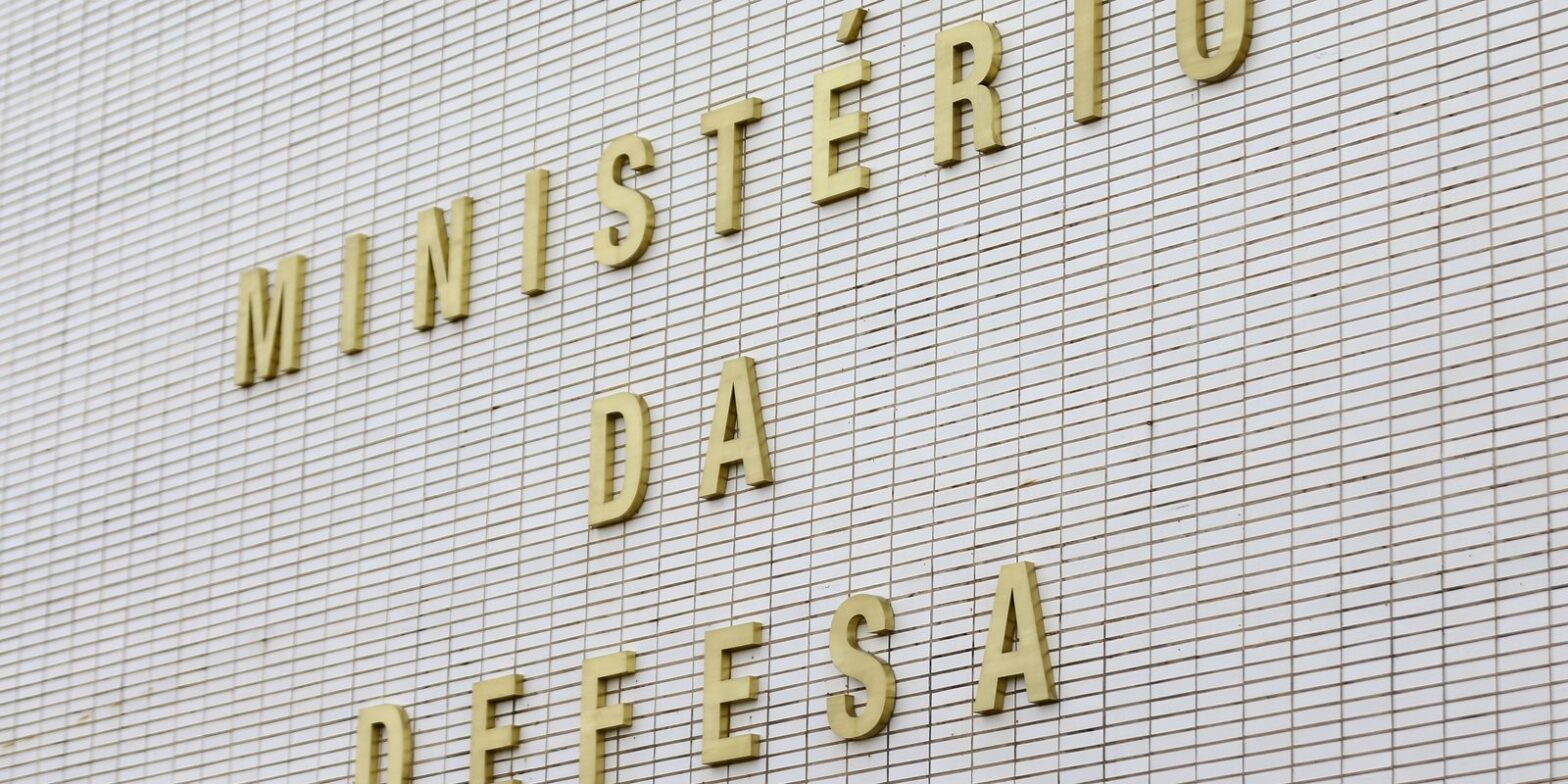 Hacker diz que orientou Ministério da Defesa em relatório sobre urnas