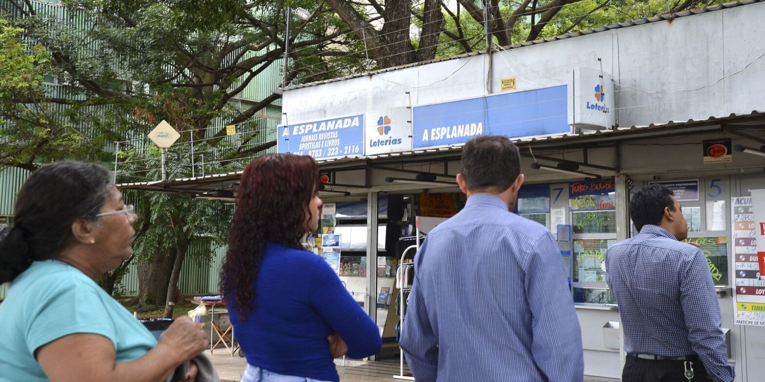 Mega-Sena acumula e prêmio vai para R$ 115 milhões 