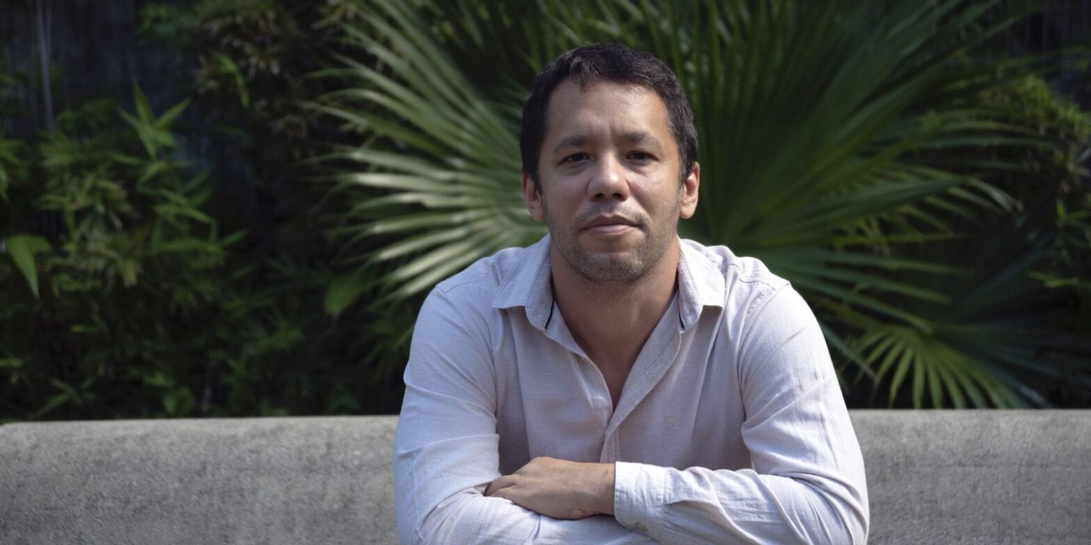 Morte de Mãe Bernadete mostra face perversa do país, diz Itamar Vieira