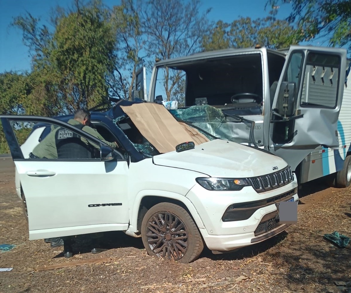 Mulher morre ao tentar fazer conversão em rodovia e ser atingida por veículo de transporte de detentos, em Monte Castelo