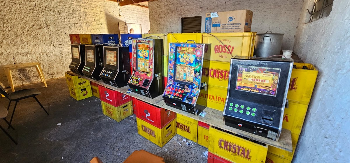 Polícia Civil apreende seis máquinas caça-níqueis em bar no bairro São Francisco, em Dracena | Presidente Prudente e Região