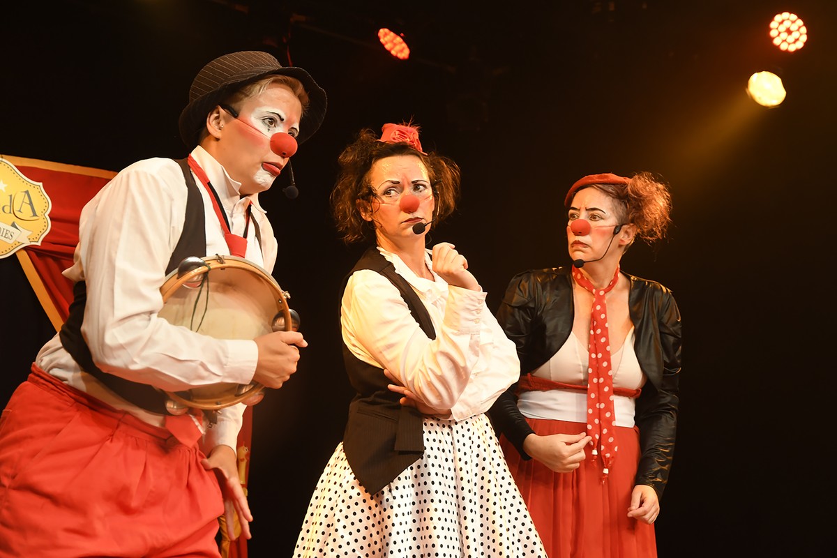 🎪 Espetáculo infantil gratuito traz adaptações de cenas clássicas do circo tradicional, música, poesia e interação com plateia