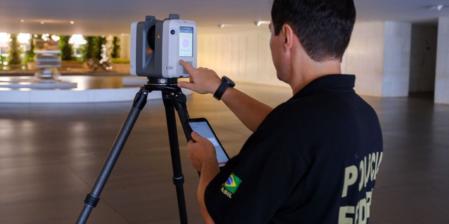 Perícia da PF dos crimes de 8 de janeiro esmiúça milhares de dados