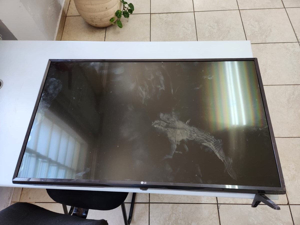 Homem invade residência, furta televisão de 43 polegadas e acaba preso, em Presidente Prudente