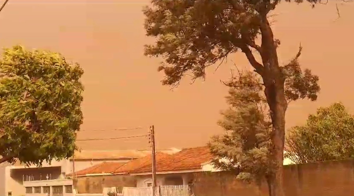 Ventos de mais de 80km/h provocam estragos na região de Presidente Prudente