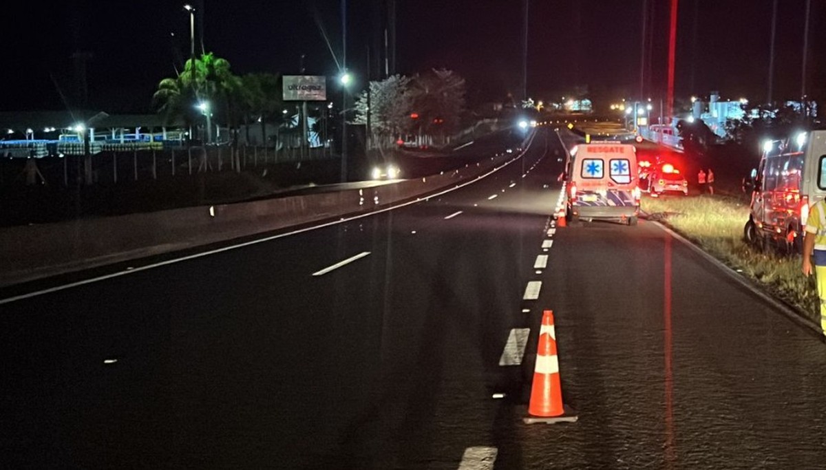 Pedestre de 22 anos morre após ser atropelada por caminhão na Rodovia Raposo Tavares, em Regente Feijó