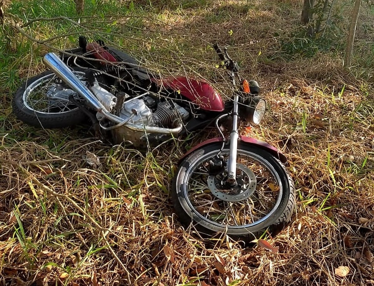 Um dia após o furto, motocicleta é encontrada em matagal e devolvida à vítima, em Dracena