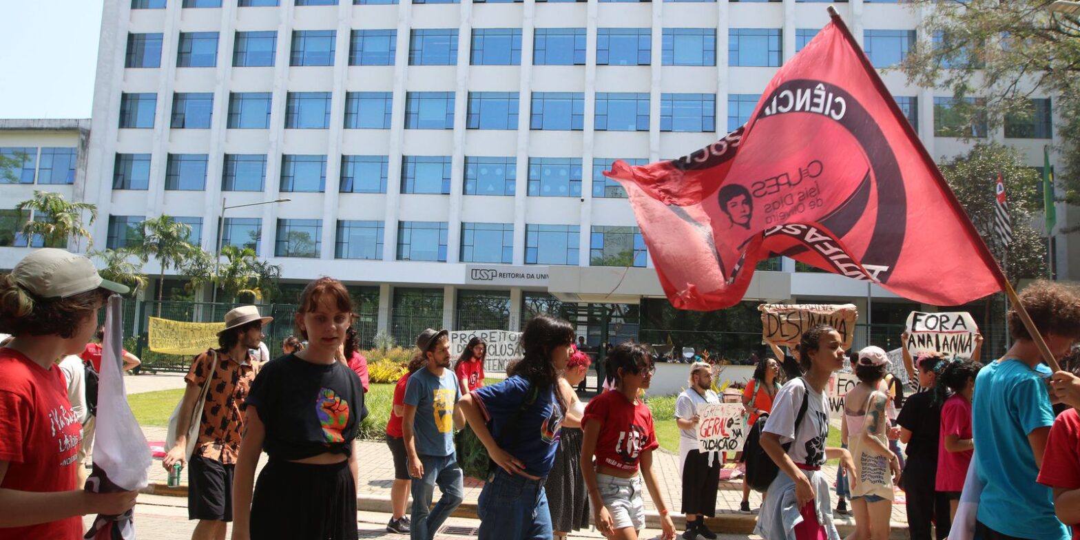 Professores da USP decidem paralisação em apoio a estudantes