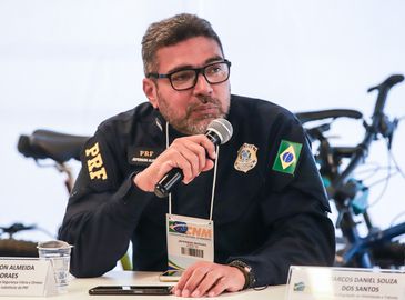 Brasília (DF), 22/09/2023,  A União de Ciclistas do Brasil, em parceria com diversas outras organizações, lançam a Estratégia Nacional da Promoção da Mobilidade por Bicicleta (ENABICI). A iniciativa faz parte das comemorações do Dia Mundial Sem Carro. Na foto o Coordenador-Geral de Segurança Viária e Diretor de Operações substituto da PRF, Jeferson Almeida Moraes. Foto: Antônio Cruz/Agência Brasil