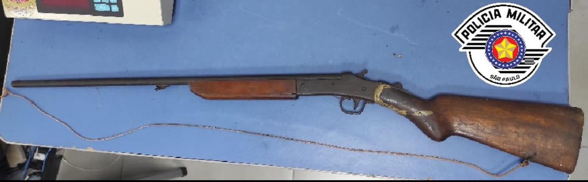 Idoso é preso por posse ilegal de arma de fogo e violência doméstica contra a própria esposa, em Panorama