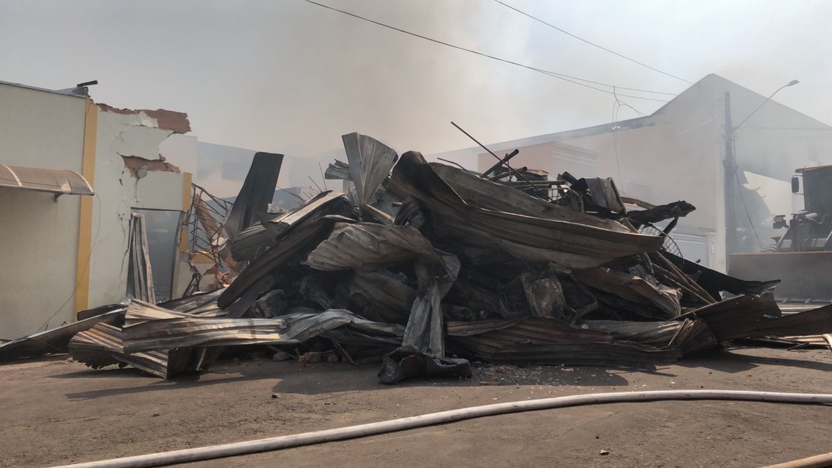 Incêndio de grandes proporções destrói depósito de materiais elétricos, em Presidente Venceslau