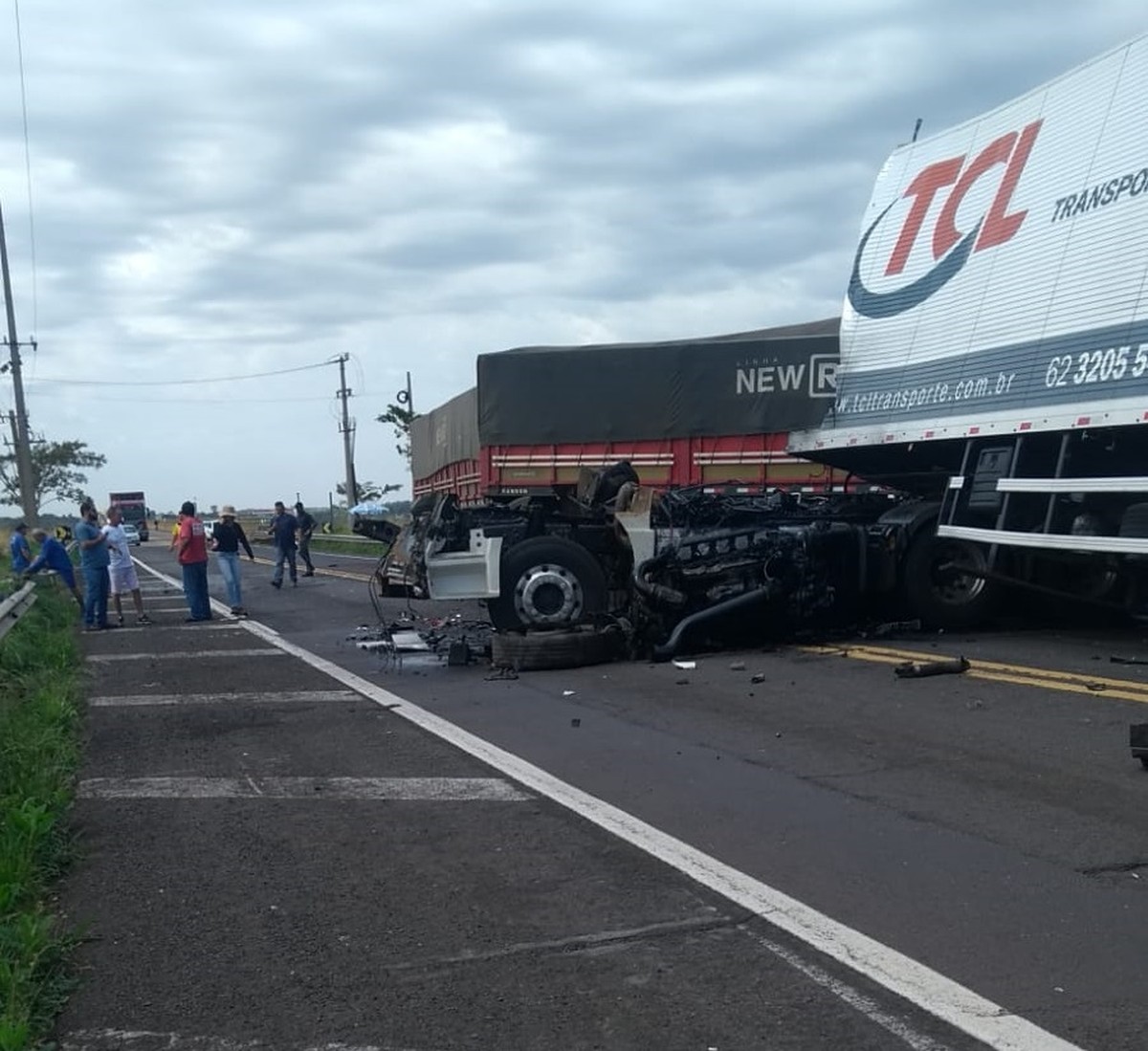 Acidente entre caminhões mata duas pessoas e congestiona trânsito na ponte sobre o Rio Paraná | Presidente Prudente e Região