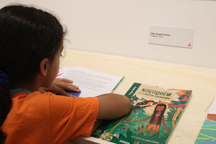 São Paulo (SP), 14/09/2023 - Exposição Araetá – A Literatura dos Povos Originários, com curadoria de Selma Caetano, Ademario Ribeiro Payayá, Kaká Werá Jecupé, Cristina Flória e Richard Werá Mirim, no Sesc Ipiranga. Foto: Rovena Rosa/Agência Brasil