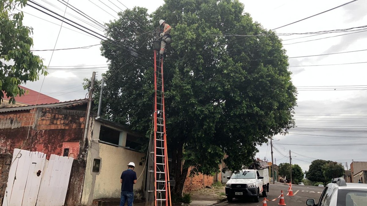 Estragos provocados por vendaval deixam mais de 80 mil consumidores sem energia elétrica no Oeste Paulista | Presidente Prudente e Região