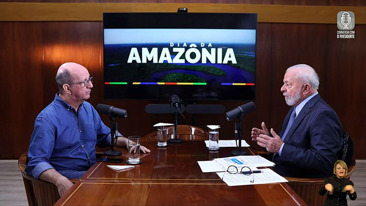 Brasília (DF), 05.09.2023 - Presidente Lula é entrevistado por Marcos Uchoa no programa Conversa com o Presidente, com a participação do ministro Camilo Santana, da Educação, no Palácio da Alvorada, em Brasília. Imagem: Canal Gov