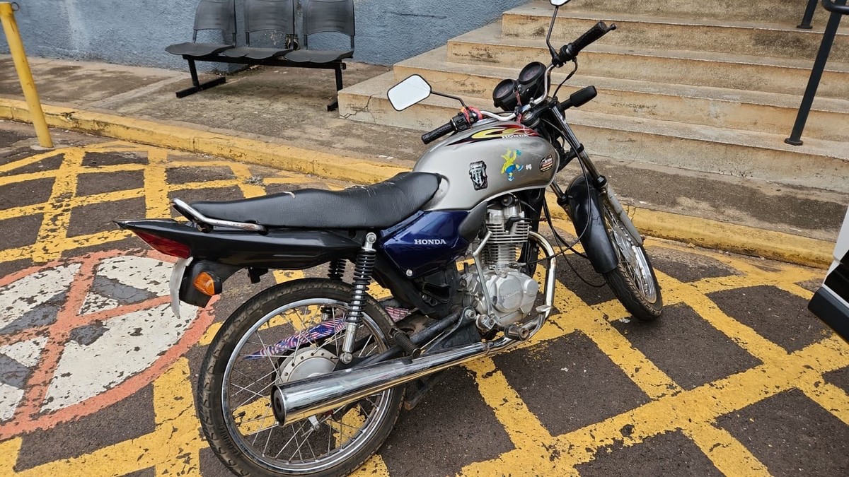 Em fuga da Polícia Militar, motociclista atravessa quatro bairros em alta velocidade, mas acaba preso com veículo adulterado