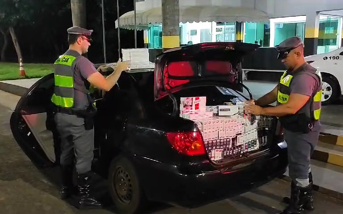 Dupla é presa com 4,5 mil maços de cigarros contrabandeados, em Presidente Epitácio