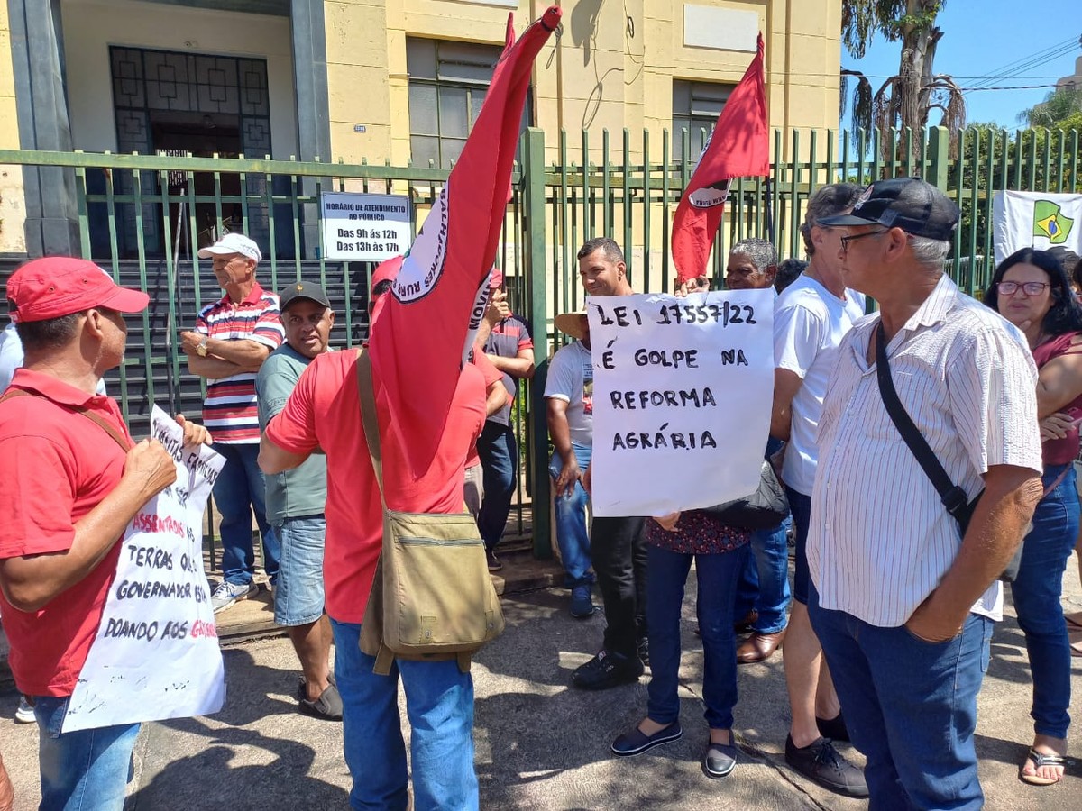 Integrantes do MST fazem manifestação no Centro de Presidente Prudente