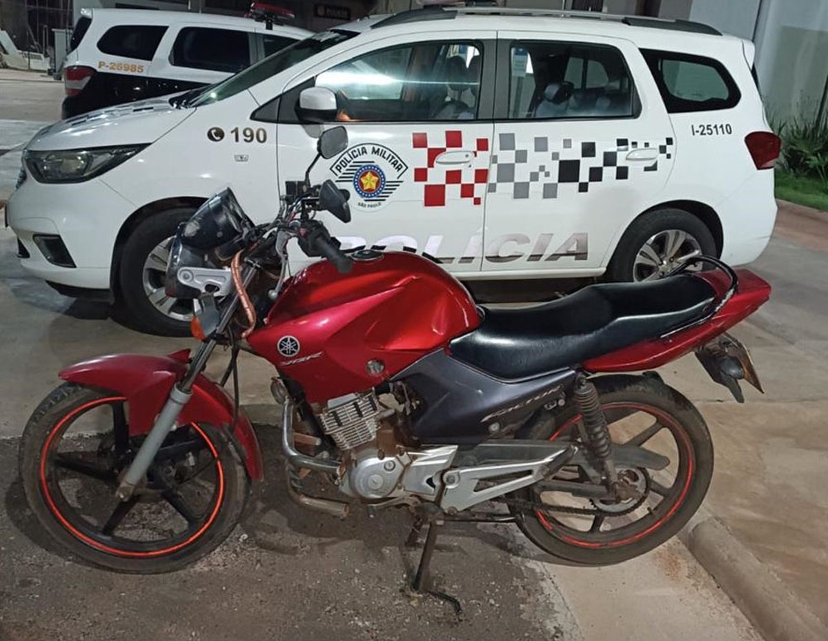 Ao tentar fugir da polícia, homens envolvem-se em acidente de trânsito com moto furtada e acabam presos em Dracena