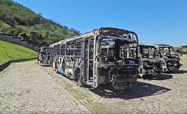 Rio Ônibus Rio de Janeiro (RJ) 24.10.2023 - Consequências da onda da violência na zona oeste do Rio: dezenas de ônibus queimados. Imagens: Rio Ônibus