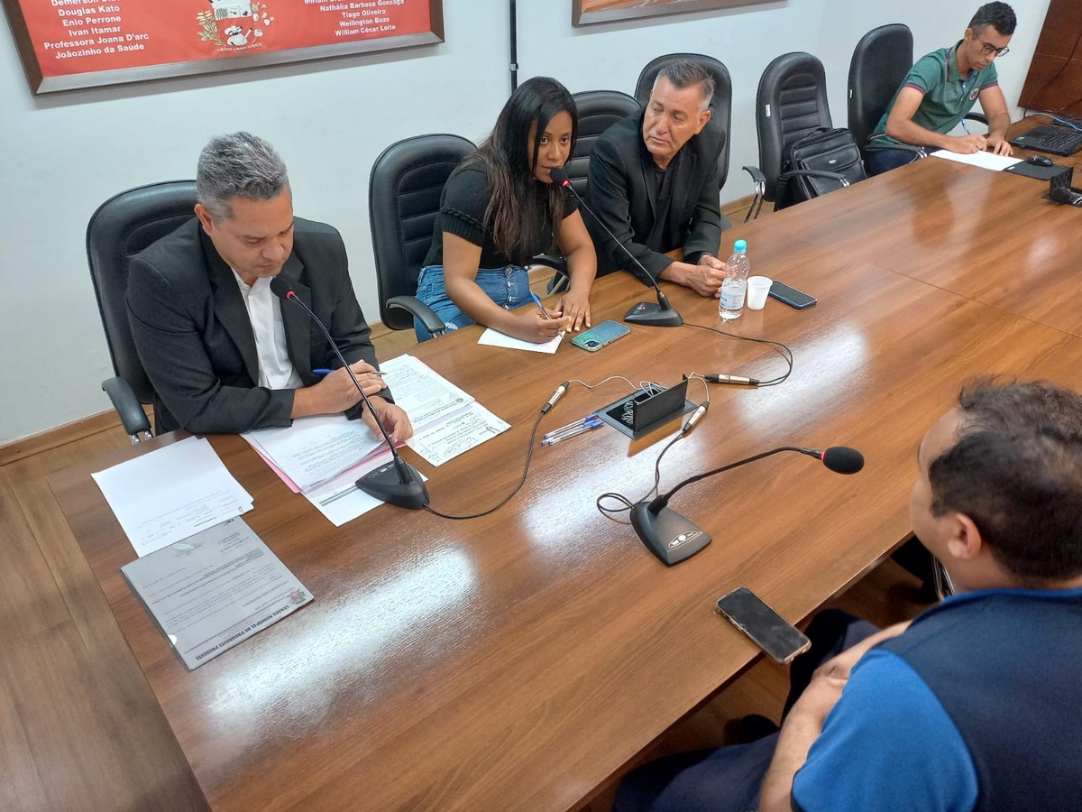 Vereadores ouvem donos de oficinas que receberam ambulâncias alvos de denúncias por demora no serviço, em Presidente Prudente