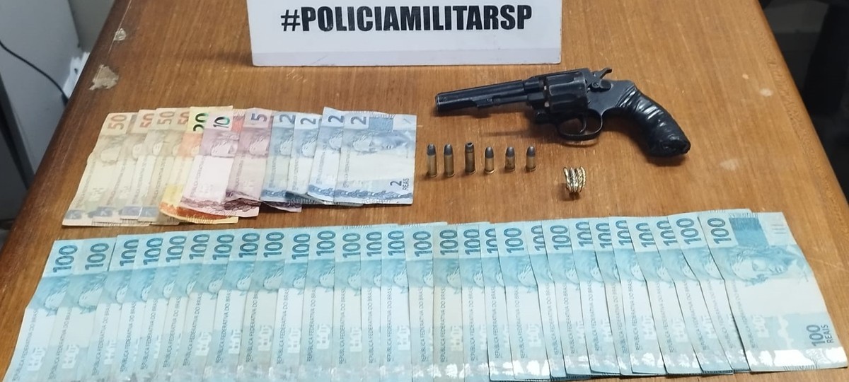 Armado com revólver, homem tenta roubar anéis de ouro e R$ 3 mil em concessionária de veículos e acaba preso, em Pirapozinho | Presidente Prudente e Região